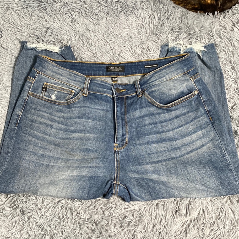 Judy Blue Boyfriend Capri Fit Jeans